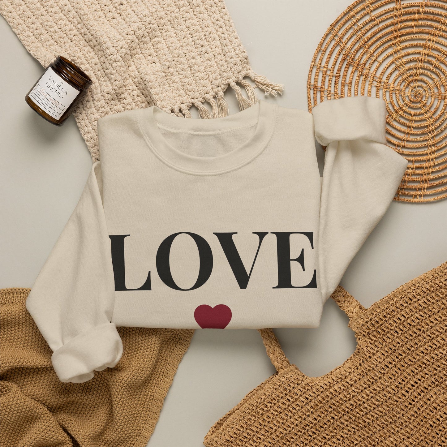 Women’s LOVE Sweatshirt, Cute Heart Graphic Crewneck, Romantic Casual Pullover