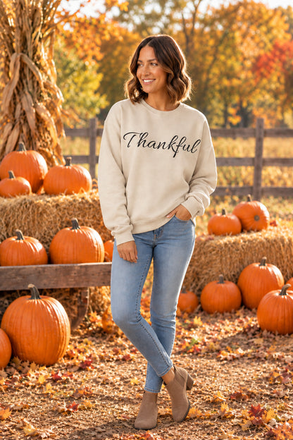 THANKFUL Graphic Crewneck Sweatshirt — Cozy Thanksgiving Pullover